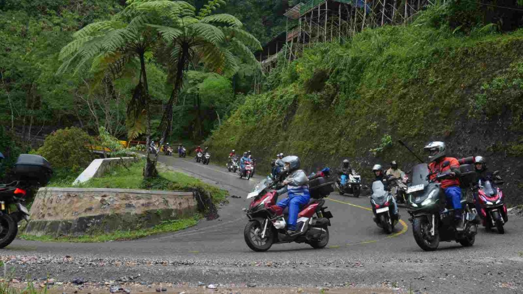 64 Bikers Jelajahi Jejak Sejarah Lobang Kolam Kampar dengan Honda ADV 160