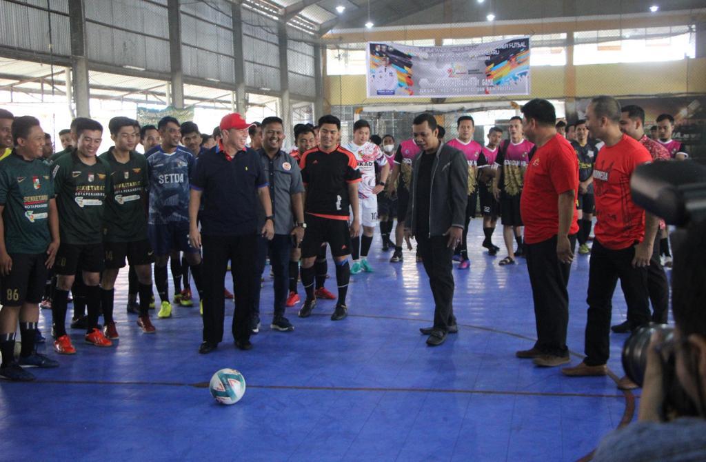 Meriahkan Hari Jadi Pekanbaru, Walikota Buka Turnamen Futsal Antar OPD
