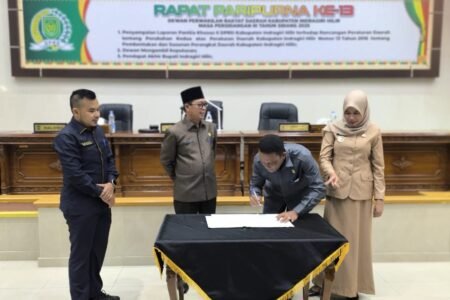Rapat Paripurna DPRD Inhil ke-13 Masa Persidangan 2025 Dihadiri oleh Wakil Bupati Yuliantini