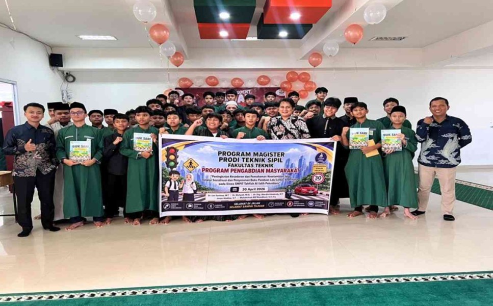 Mahasiswa Teknik Sipil UNRI Sosialisasi Keselamatan Lalu-lintas Siswa SMPIT Al-Fatih