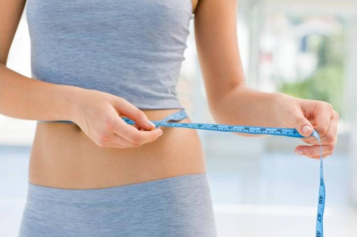 10 Cara Mengecilkan Perut Buncit Tanpa Olahraga & Diet