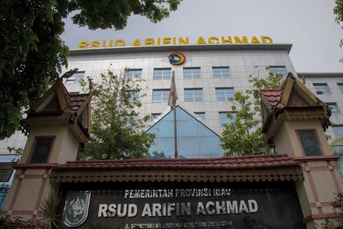 Tiga Poliklinik di RSUD Arifin Achmad Buka saat Libur Lebaran
