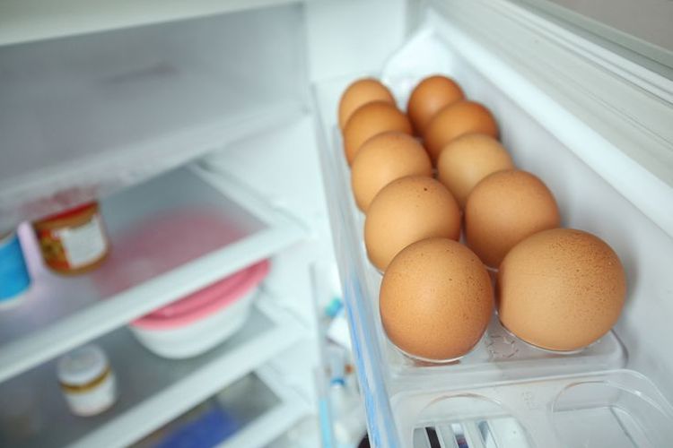 Jangan Menyimpan Telur di Pintu Kulkas, Ini Bahayanya