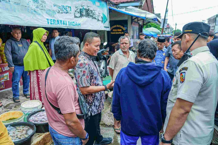 Walikota Pekanbaru Benahi Kawasan Pasar Kodim, Jalan Teratai Dibangun Drainase dan Diaspal Ulang