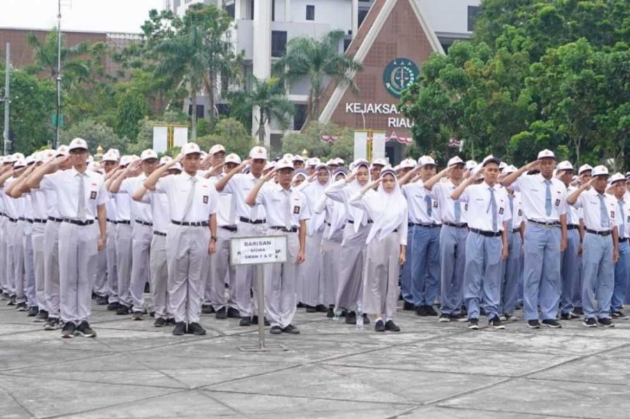 Siswa Kurang Mampu di Riau Bakal Dapat Seragam Gratis