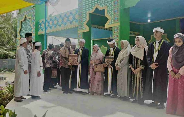 Hadiri Milad ke-23 dan Wisuda XIII YP Islam Almuhsinin, Wabup Rohil Komit Dukung Pesantren