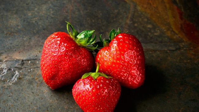 12 Buah & Sayuran Mengandung Pestisida Tertinggi, Banyak Dimakan di RI