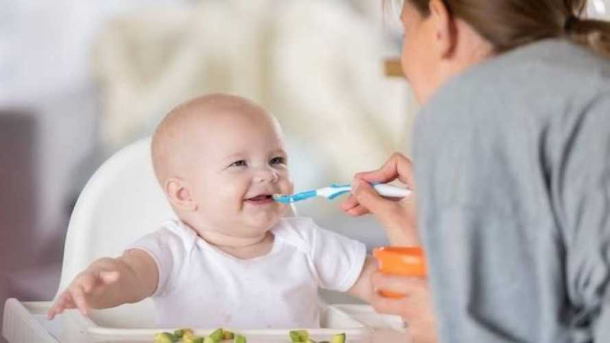 Bukan Cuma Kopi Susu, 4 Makanan Ini 'Haram' Diberikan pada Bayi