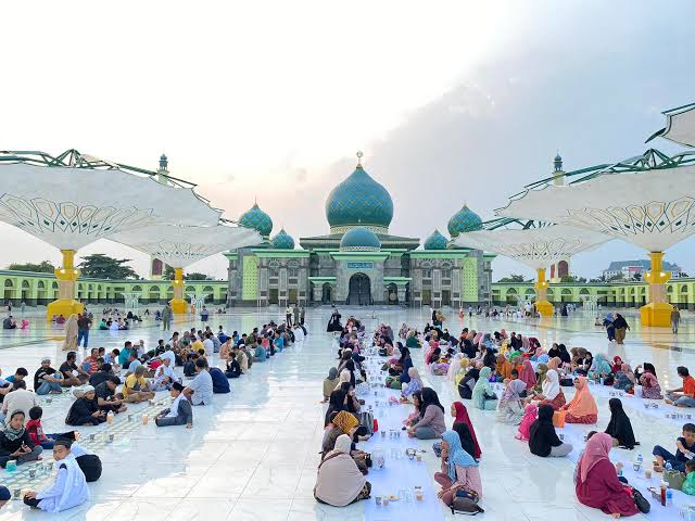 Masjid Raya Annur Sediakan 300 Porsi Buka Puasa Gratis Setiap Hari