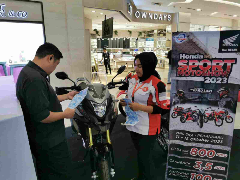 CDN Pameran Honda Sport Motoshow di Mal SKA