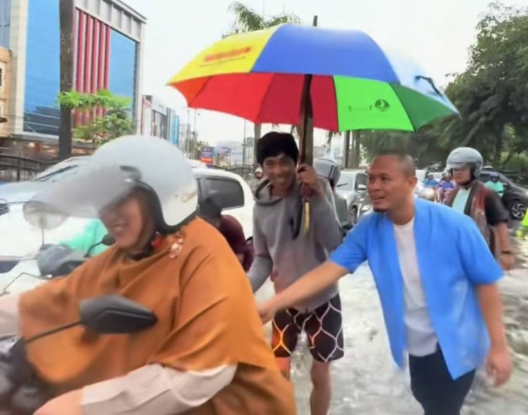 Walikota Agung Siapkan Crossing Drainase di Jalan Sudirman, Atasi Luapan Air Depan RS Awal Bros