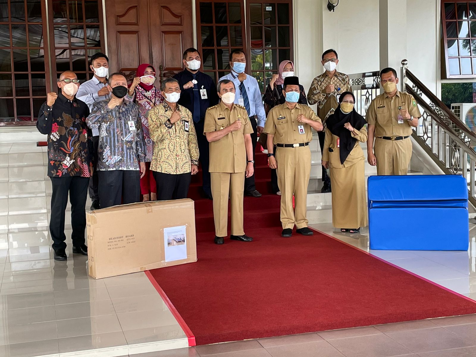OJK Riau Donasi Ranjang Pasien Rp263 Juta