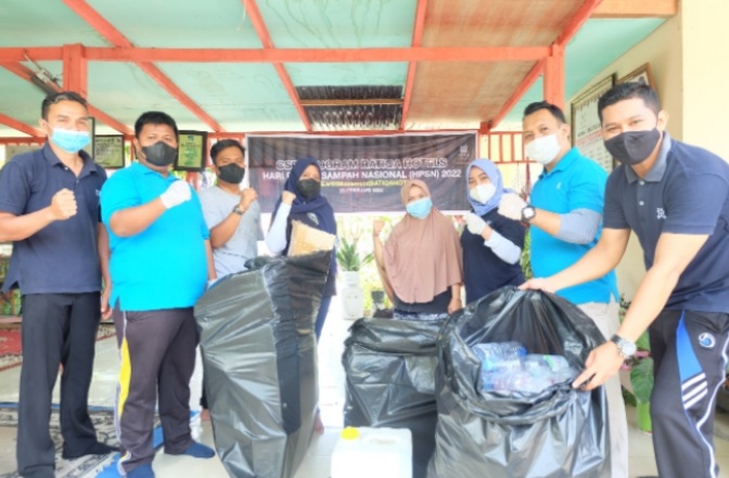 Hotel Batiqa Pekanbaru Peringati Hari Peduli Sampah Lewat CSR Penyerahan Sampah Daur Ulang