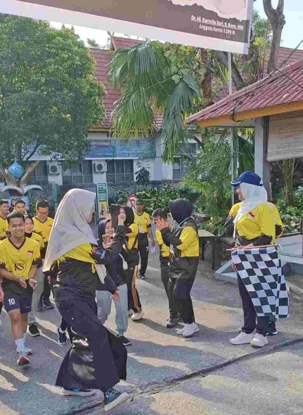 Fun Walk di SMA 1 Pekanbaru, Karmila Ajak Siswa Berpikir Kreatif