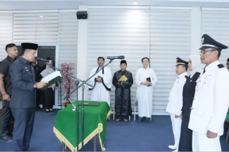 Sekda Lantik 28 Pejabat Administrator dan Pengawas di Pemkab Inhu