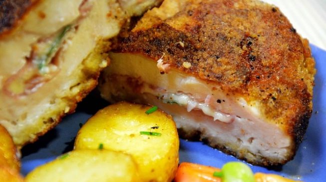 Santap Akhir Pekan, Ini Resep Chicken Mozarella Cordon Bleu