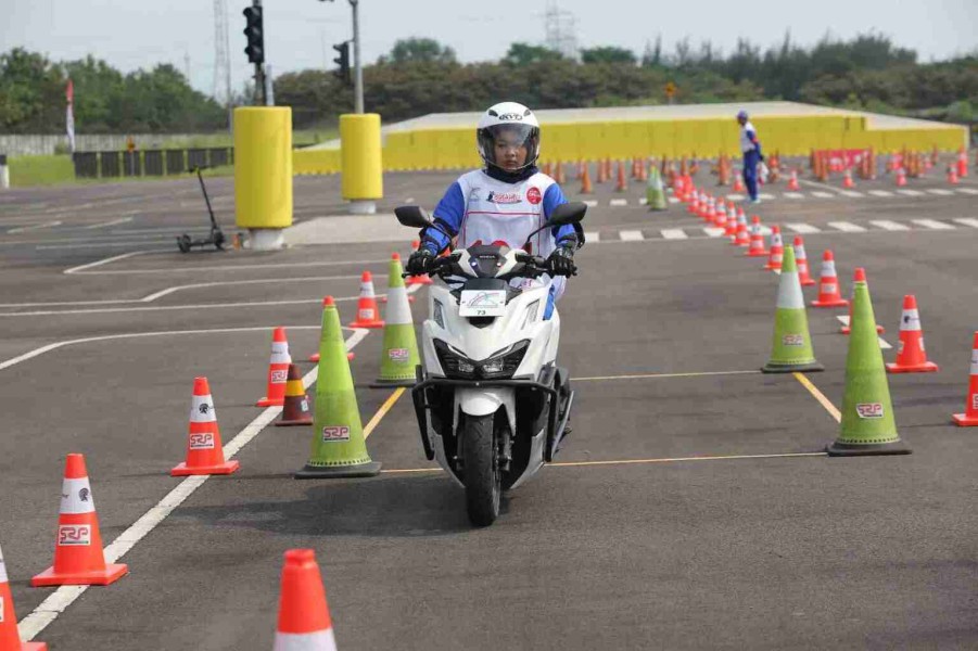 CDN Riau Beri Tips Pengereman Aman Sepeda Motor dengan Empat Jari
