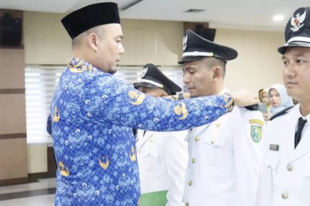 Bersamaan Hari Desa Nasional, Bupati Inhu Lantik PAW dan Pj Kades