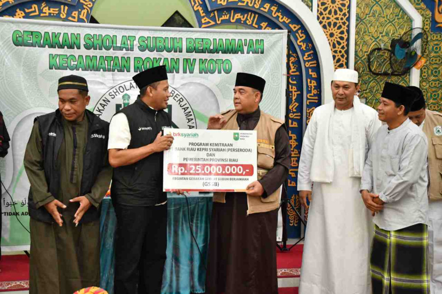 BRK Syariah Serahkan Bantuan Kemitraan Mesjid di Rohul