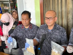 Dua Pembuat Ekstasi di Home Industri Berkedok Warung Pempek Jalan Hangtuah Pekanbaru Ditangkap BNN