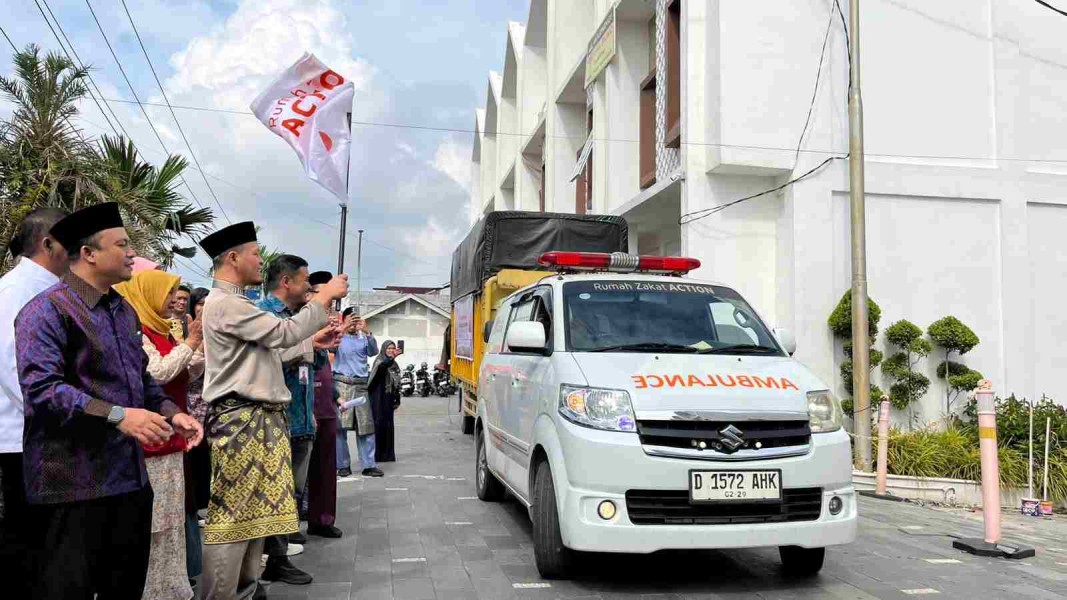 Walikota Pekanbaru Lepas Truk Bawa Logistik Rumah Zakat Riau ke Tapanuli Selatan