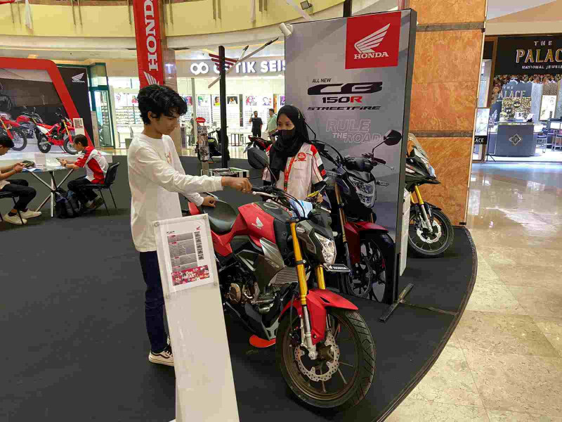 CDN Riau Pameran Sepeda Motor Sport di Mal SKA