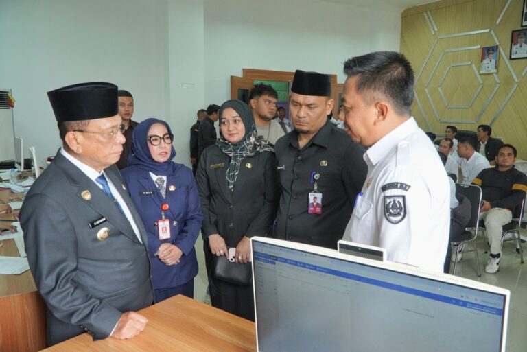 Bupati Rohil Tinjau Perekaman TTE PPPK Paruh Waktu